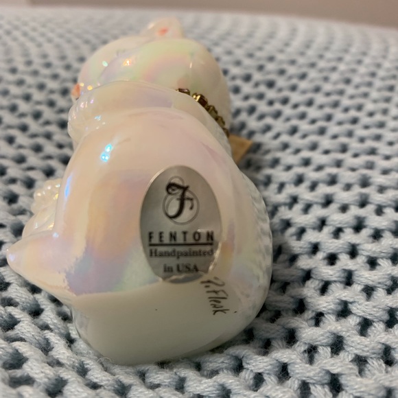 Fenton white Opalescent June Birthstone Glass Bear - Picture 4 of 6